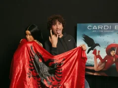 Cardi B me flamurin kuqezi