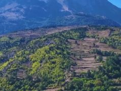 Rama ndan pamjet nga kantieri i rrugës Vodicë – Qafë Dardhë që lidh Beratin me Gramshin