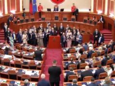 Nis me tensione seanca e parë e legjislaturës së re