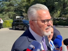 Miratimi i programit pa debate, Toni Gogu: PS s’do jetë kurrë e pranishme në skena të dhunës! Të fluturosh kushtetutën në Kuvend nuk është…