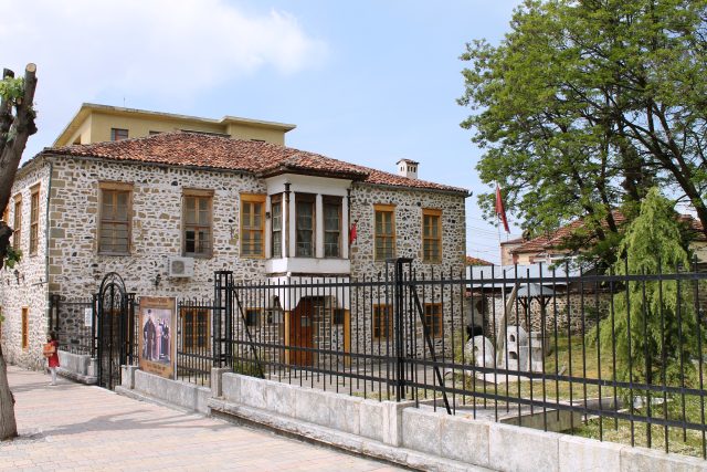 Shkolla_e_parë_shqipe_në_Korçë