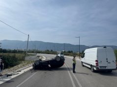 Orikum / Përmbyset automjeti pranë Portit të Jahteve, plagoset shoferi