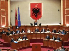 Edi Rama reagon pas tensioneve në Kuvend: “Kufiri etik është i pakalueshëm”