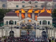 Dorëheqja nuk mjafton! Protestuesit në Nepal djegin parlamentin pas largimit të kryeministrit. Zemërimi shpërtheu pasi u bllokoi rrjetet sociale (Pamjet)