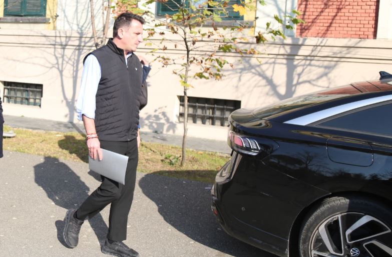 skandal-veliaj-bllokon-pagat-per-punonjesit-e-bashkise-se-tiranes