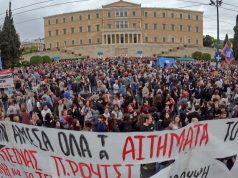 Tubim në sheshin Syntagma të Greqisë, solidaritet me grevistin e urisë Pano Ruçi që proteston për humbjen e djalit të tij në Tempi
