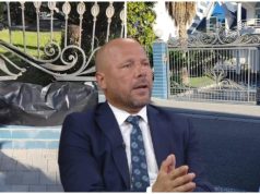 Tritoli në banesën e Xhelal Mziut, autori shkoi biçikletë, i maskuar dhe i veshur me të zeza