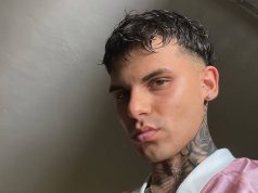 Sherr për një vajzë me disa bij emigrantësh nga Afrika