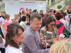 Taulant Balla, mesazh për Tetorin Rozë: Bëj mamografinë dhe ekografinë e gjirit, për veten, për ata që të duan, për ata që të presin çdo ditë në shtëpi!”