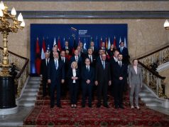 Foto familjare nga Samiti i Liderëve të Ballkanit Perëndimor në Londër, mes pjesëmarrësve Rama dhe Kurti