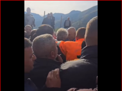 Erion Braçe denoncon Policinë: Kush jeni ju, që dhunoni njerëzit pse protestojnë për kushtet e punës?