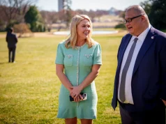 “Jot ëmë” – Përgjigjja e pazakontë e Shtëpisë së Bardhë ndaj pyetjes së një gazetari të “HuffPost” se kush e kishte zgjedhur Budapestin për takimin Putin-Trump