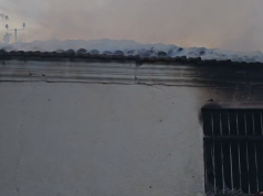 Përfshihet nga flakët banesa në Maliq, rrezikohen shtëpitë përreth