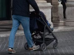 Tentativë rrëmbimi në Bolonjë: Foshnja shpëton falë prindërve dhe kalimtarëve, arrestohet agresori