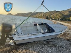 Gomone me drogë nga Shqipëria, gjenden 80 kg në mjetin e fundosur – arrestohet “Çimoni”, kontrolle banesash në Sarandë