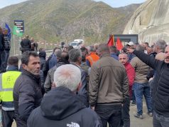 Përshkallëzohet protesta e minatorëve në Spaç, policia shoqëron dy protestues