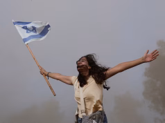 “Trump shpall ‘agim historik’ në Lindjen e Mesme ndërsa Izraeli dhe palestinezët shkëmbejnë pengje e të burgosur”