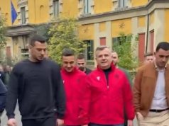 (Video) Protestë madhështore në Tiranë për komandantët e UÇK-së – mes pjesëmarrësve edhe djali i Hashim Thaçit