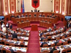 Raportimi i institucioneve të pavarura vijon të enjten. Grupet parlamentare bien dakord pas mesnate që ta ndërpresin seancën