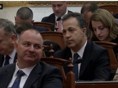 Seancë plenare për shkarkimin e Niko Peleshit: Ivi Kaso paralajmëron rrezikun e humbjes së autoritetit të Kuvendit