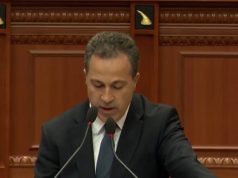 Rrëzohet kërkesa e opozitës. Deputetët demokratë hutohen, vetëm 10 votojnë pro, 79 vota kundër mocionit për shkarkimin e Peleshit