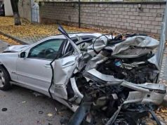 Aksident i rëndë në Kukës, makinë e sharruar në gjysmë – autoritetet në heshtje, rrugët kthehen në “pista garash” për të rinjtë