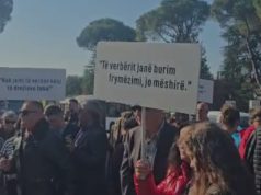 “Të verbërit janë burim frymëzimi, jo mëshirë”- Protestë në Ditën Ndërkombëtare të Shkopit të Bardhë, qytetarët denoncojnë mungesën e mbështetjes institucionale