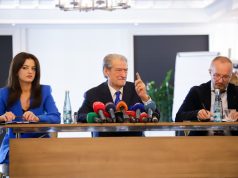 Berisha trajnon deputetët e rinj të PD: Raporti më i rëndësishëm është ai me zgjedhësit, kurrë mos shkëputni lidhjet me ata