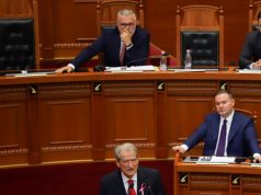 Kur Berisha lajthit, realiteti është opsional, halucinacionet janë të detyrueshme.