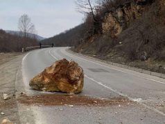 Reshjet e shiut/ Shembje masive dherash në Pukë – Fushë Arrëz, bllokohet segmenti rrugor