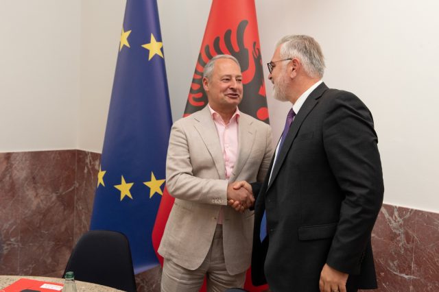 ministri Gogu me Schieder 1