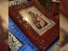 “Mrekulli hyjnore” në Honolulu – Imazhi i Jezusit nga ku rrjedh rrëshirë po mahnit besimtarët në mbarë botën