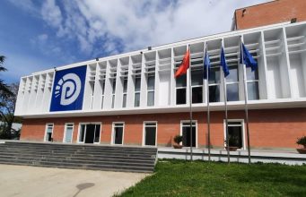 PD dënon përplasjet në protestë: Rama urdhëroi dhunën ndaj qytetarëve, të lirohen menjëherë të shoqëruarit