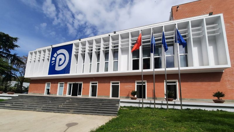 pd-denon-perplasjet-ne-proteste-rama-urdheroi-dhunen-ndaj-qytetareve-te-lirohen-menjehere-te-shoqeruarit