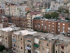 Tirana dhe mirazhi i ujit “të pijshëm”