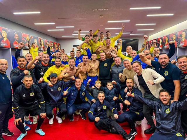 𝐅𝐈𝐓𝐎𝐑𝐄𝐄𝐄! 🟡🔵Marrim 3 pikë ndaj Tiranës në Air Albania 💪🏻💛💙