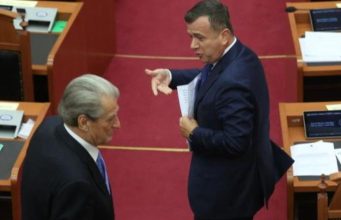 Balla sulmon PD-në për bojkotin e konsultimeve me Begajn: “Depoja e molotovëve” të marrë pjesë në zgjedhje, e kanë provuar edhe me vulë, edhe pa vulë!