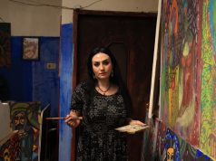 Lemja, artistja siriane e shndërron shtëpinë e saj në galeri arti në Damask