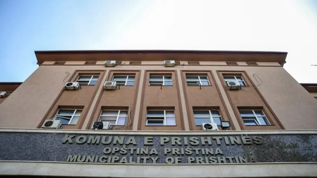 2017-02-21-05-komuna-e-prishtines-002-jpg