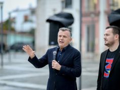 Balla në mbyllje të fushatës në Cërrik: Votoni kandidatin socialist Florenc Doka, i treti i vërteti te fleta e votimit. Të tjerët janë kot.