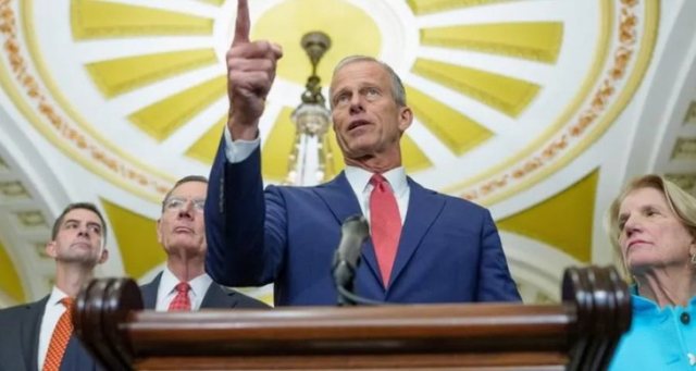 -640-0-auto-senat1762756001-1762762054