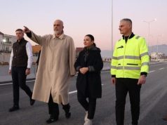 Rama publikon shembujt: “Pezullimi i një ministri po pengon qeverinë dhe interesin publik”