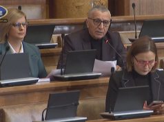 “ Lejoni simbolet tona. Duam targa dhe policët tanë në Preshevë”, deputeti shqiptar e thotë copë në parlamentin serb