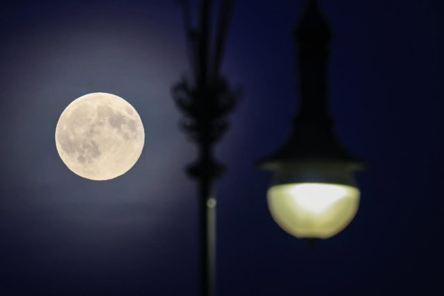 Ecco alcune delle immagini dal mondo scattate da fotogiornalisti professionisti della Superluna (2)