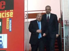 Dy gabime, le t’ia falë Perëndia, tashmë të ndjerit Fatos Nano