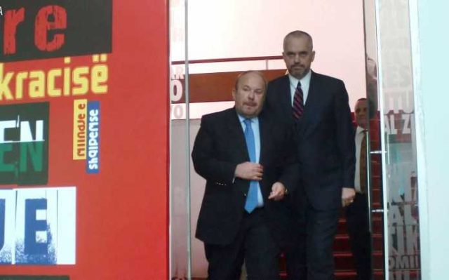 Edi-Rama-dhe-Fatos-Nano_0-1-e1655021538360-696x434-1