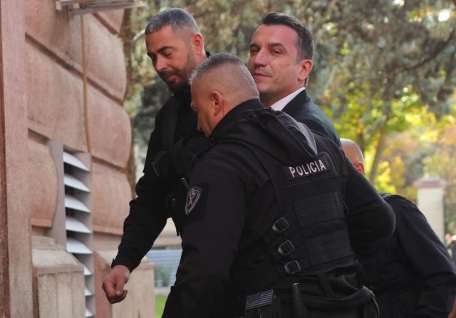 Erion-Veliaj-Gjykata-Kushtetuese-pranga-policia-5