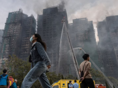 Rritet numri i viktimave nga zjarri në Hong Kong, policia fajëson kompaninë e ndërtimit për “neglizhencë”