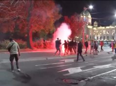 Tensione dhe incidente në Beograd mes mbështetësve të pushtetit dhe qytetarëve që kërkojnë drejtësi për vdekjet në Novi Sad