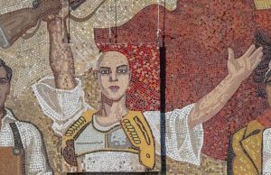 Tiranë – Mozaiku i Muzeut Historik Kombëtar modifikohet në mbështetje të grave me kancer gjiri